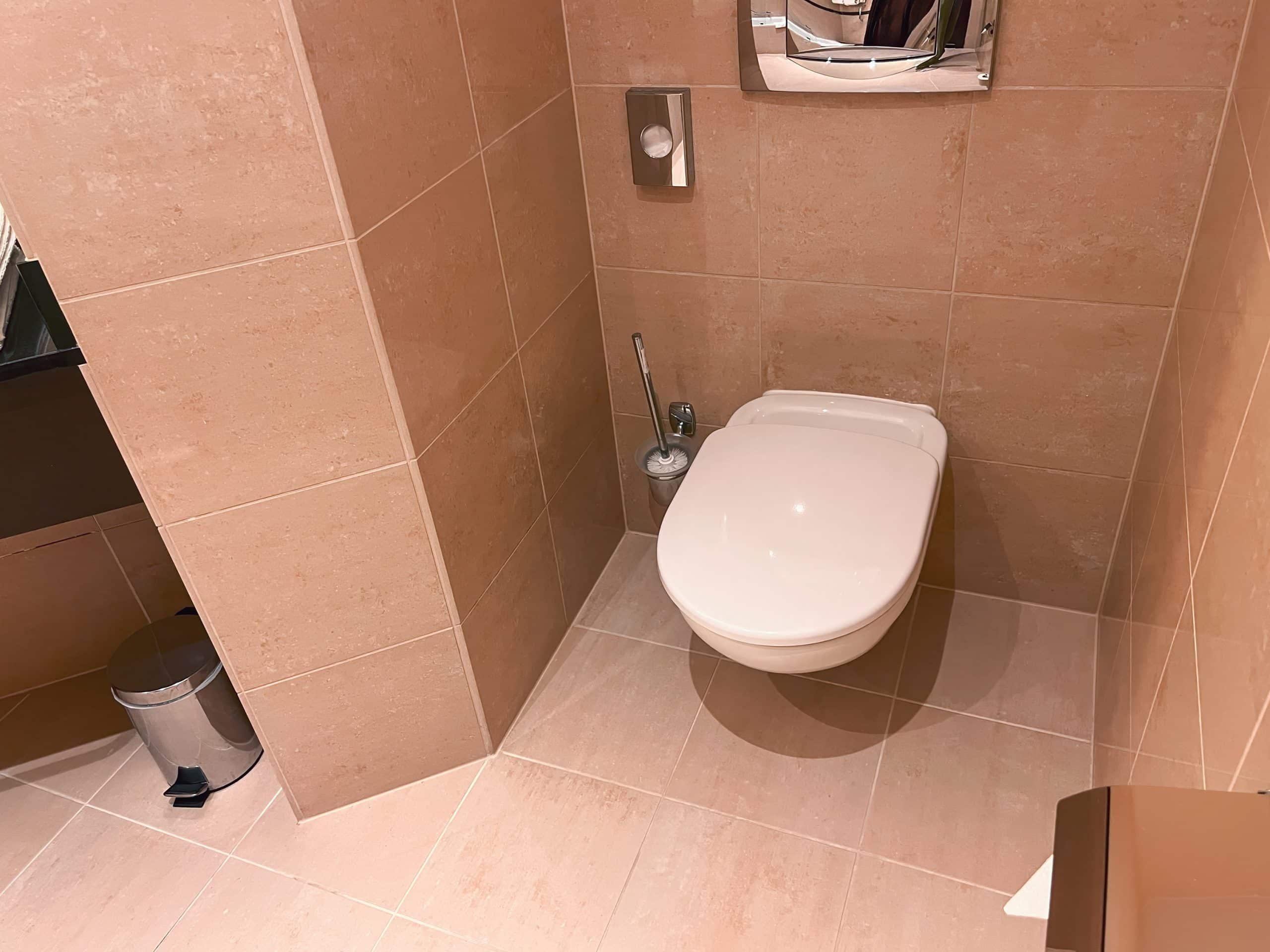 sbiancare il coperchio del WC