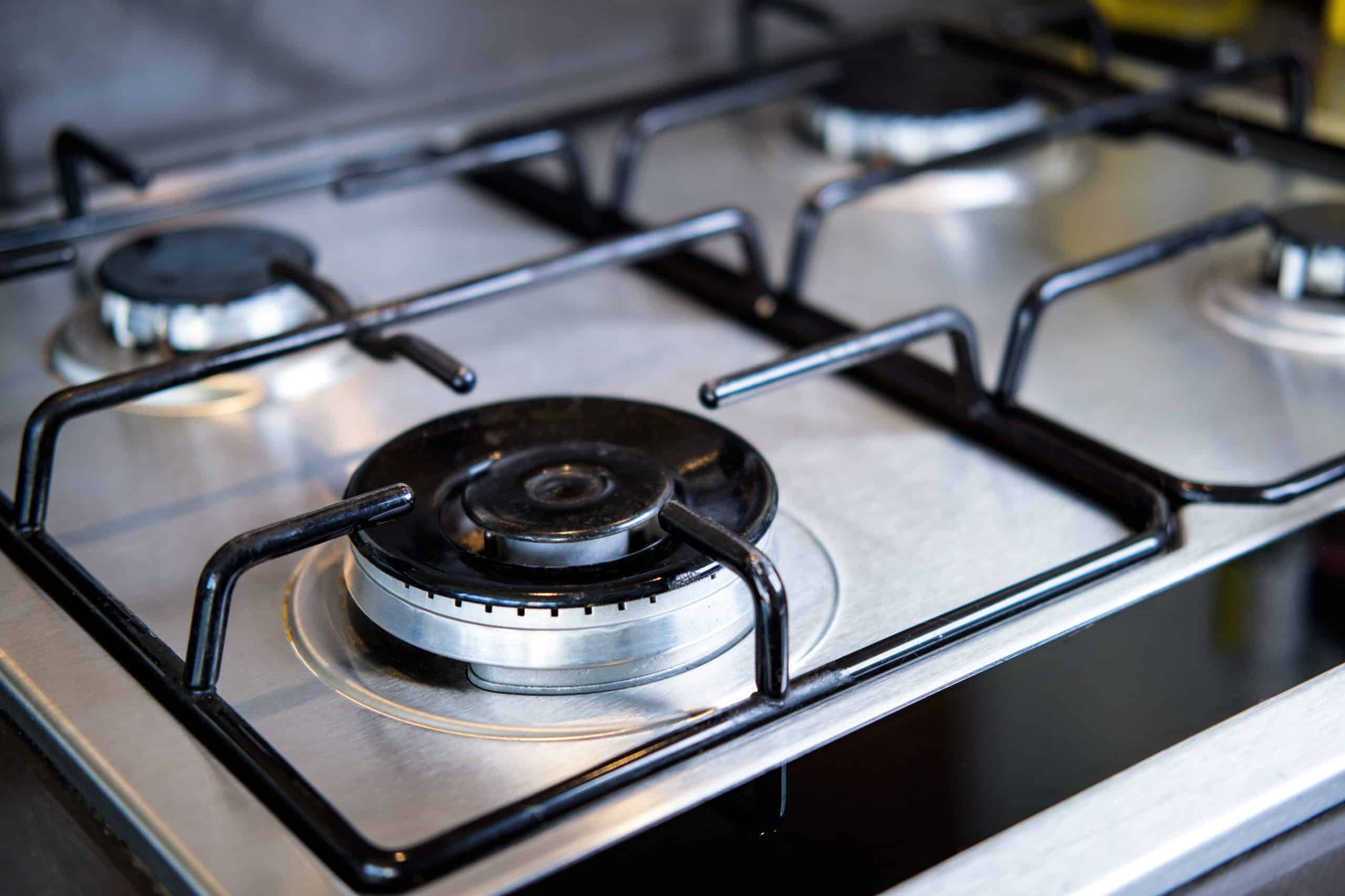 pulizia efficace dei bruciatori della cucina